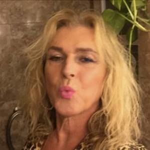 Meet your Posher, Lenora